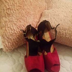 NWT Black and Red Wedges